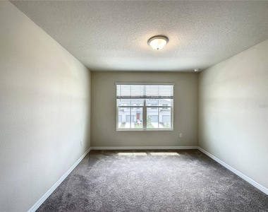 4621 Sparkling Shell Avenue - Photo Thumbnail 28