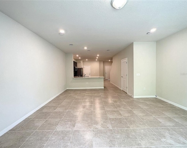 4621 Sparkling Shell Avenue - Photo Thumbnail 12