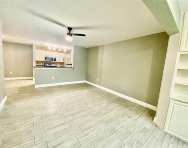 5447 Vineland Road - Photo Thumbnail 11