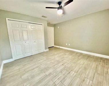 5447 Vineland Road - Photo Thumbnail 17
