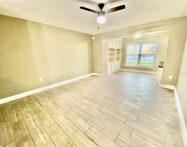 5447 Vineland Road - Photo Thumbnail 7