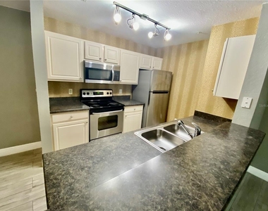 5447 Vineland Road - Photo Thumbnail 9