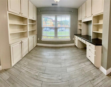 5447 Vineland Road - Photo Thumbnail 22