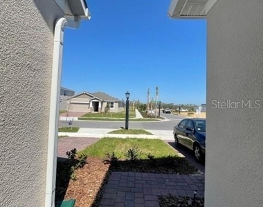 1136 Lakeshore Breeze Place - Photo Thumbnail 14