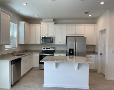 1136 Lakeshore Breeze Place - Photo Thumbnail 2