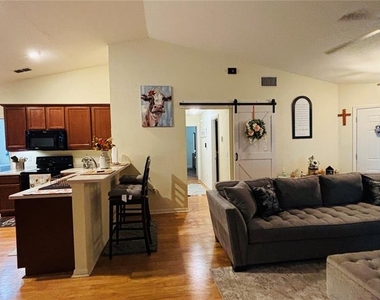 732 Overlook Grove Drive - Photo Thumbnail 8