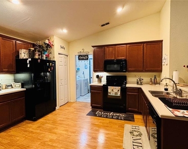 732 Overlook Grove Drive - Photo Thumbnail 6