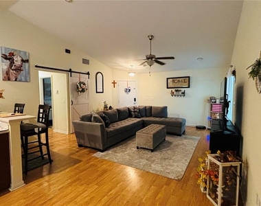 732 Overlook Grove Drive - Photo Thumbnail 4