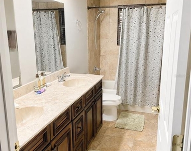 2927 Curving Oaks Way - Photo Thumbnail 8