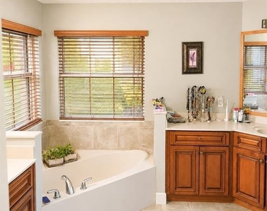 2927 Curving Oaks Way - Photo Thumbnail 10