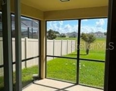 275 Lake Lucerne Way - Photo Thumbnail 11