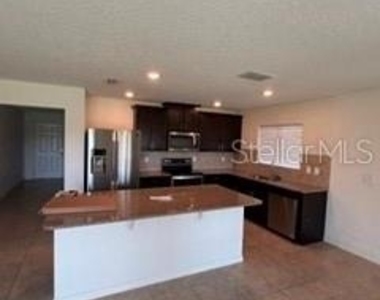 275 Lake Lucerne Way - Photo Thumbnail 4