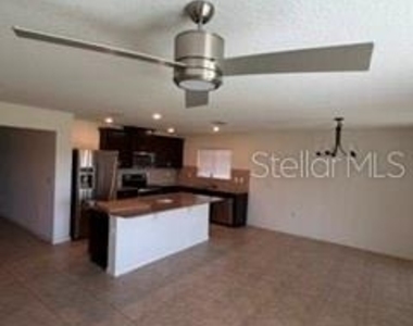 275 Lake Lucerne Way - Photo Thumbnail 3