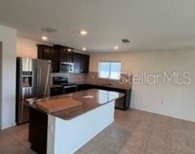 275 Lake Lucerne Way - Photo Thumbnail 2
