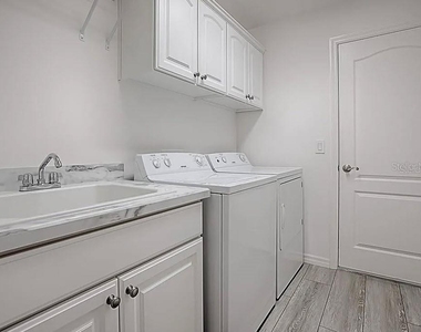 3915 Wine Palm Way - Photo Thumbnail 21