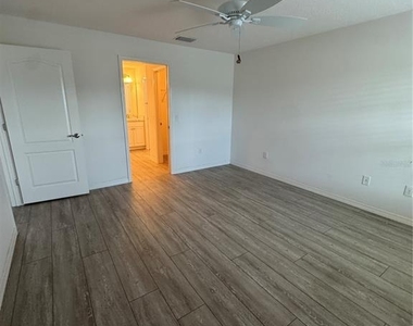 3915 Wine Palm Way - Photo Thumbnail 10