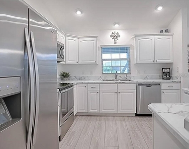 3915 Wine Palm Way - Photo Thumbnail 3
