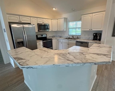 3915 Wine Palm Way - Photo Thumbnail 4