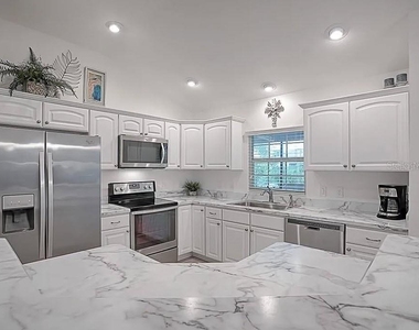 3915 Wine Palm Way - Photo Thumbnail 5