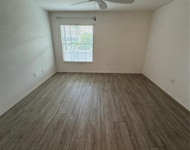3915 Wine Palm Way - Photo Thumbnail 13