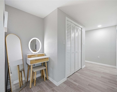 101 Riverview Avenue - Photo Thumbnail 26