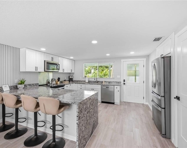 101 Riverview Avenue - Photo Thumbnail 20