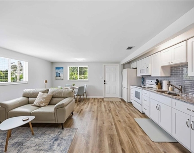 101 Riverview Avenue - Photo Thumbnail 2
