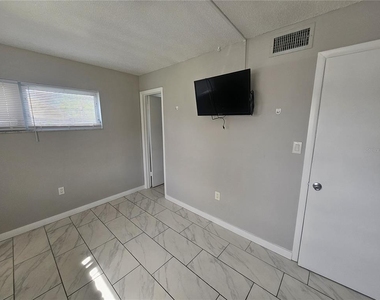 460 Base Avenue E - Photo Thumbnail 8