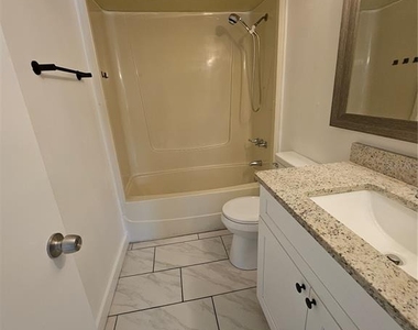 460 Base Avenue E - Photo Thumbnail 9