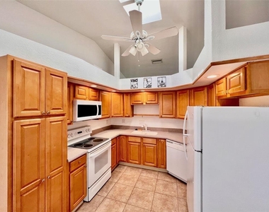 931 Fairfax Terrace Nw - Photo Thumbnail 6