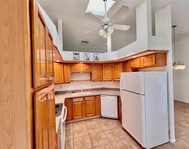 931 Fairfax Terrace Nw - Photo Thumbnail 4