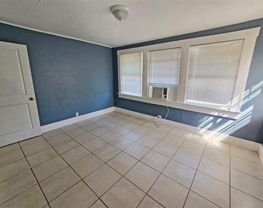 612 26th Street W - Photo Thumbnail 5