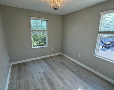 6104 Willowside Street - Photo Thumbnail 14