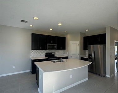 6104 Willowside Street - Photo Thumbnail 7