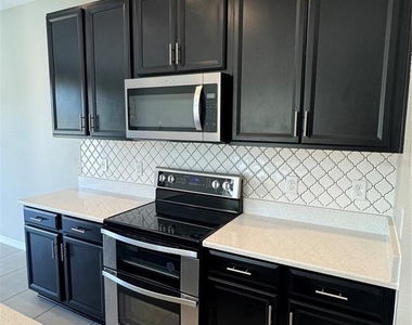 6104 Willowside Street - Photo Thumbnail 15