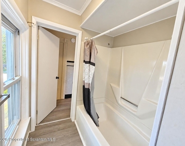 2510 Boulevard Avenue - Photo Thumbnail 6