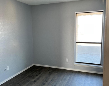 1502 Monte Sanders Lane - Photo Thumbnail 24