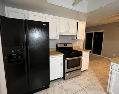 1502 Monte Sanders Lane - Photo Thumbnail 9