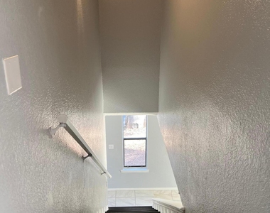 1502 Monte Sanders Lane - Photo Thumbnail 16
