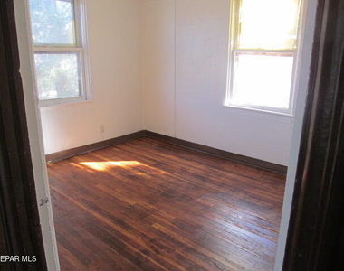 2527 Federal Avenue - Photo Thumbnail 2