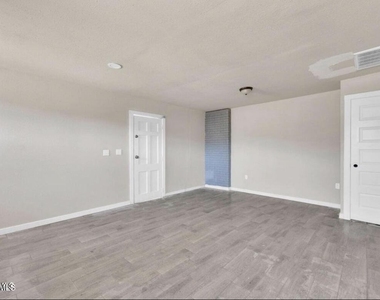 8827 Mount Elbert Drive - Photo Thumbnail 4
