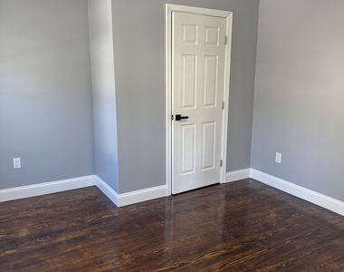 10 Bridgeport Avenue - Photo Thumbnail 10