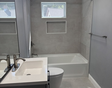 10 Bridgeport Avenue - Photo Thumbnail 11