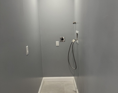 10 Bridgeport Avenue - Photo Thumbnail 13