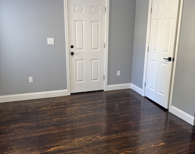 10 Bridgeport Avenue - Photo Thumbnail 8