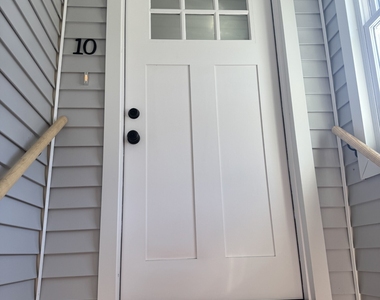 10 Bridgeport Avenue - Photo Thumbnail 14