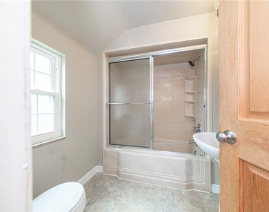 1920 James Street - Photo Thumbnail 14