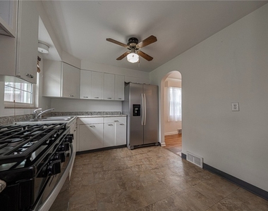 1920 James Street - Photo Thumbnail 7