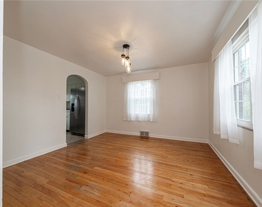 1920 James Street - Photo Thumbnail 9