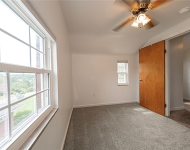 1920 James Street - Photo Thumbnail 20